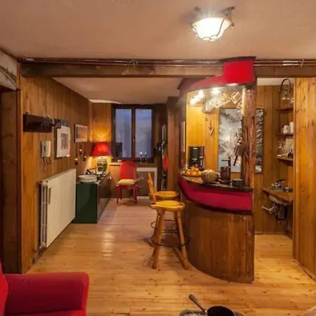 Modest & Cheap Tavern For A Spartan Retreat Apartamento Courmayeur