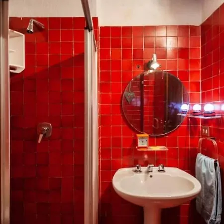 아파트 Modest & Cheap Tavern For A Spartan Retreat *